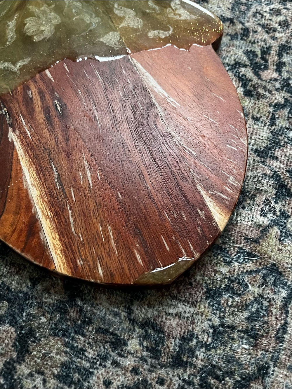Handmade Wood & Resin Acorn board - Picture 4 of 8